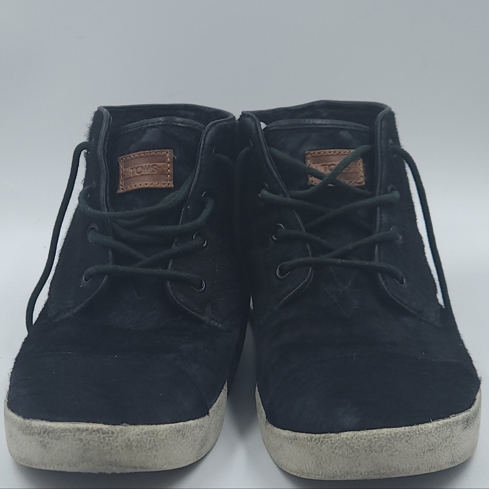 Toms Black High-Top Sneaker Shoes Black Fur Size 8.5 Women